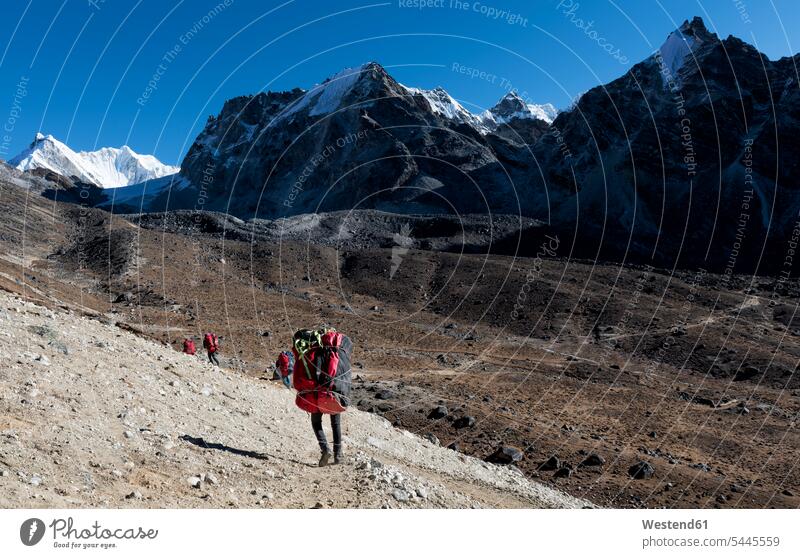 Nepal, Himalaya, Khumbu, Everest-Region, Cho la Aussicht Ausblick Ansicht Überblick Leistung Leistungen Natur Gruppe Gruppe von Menschen Menschengruppe Sherpa