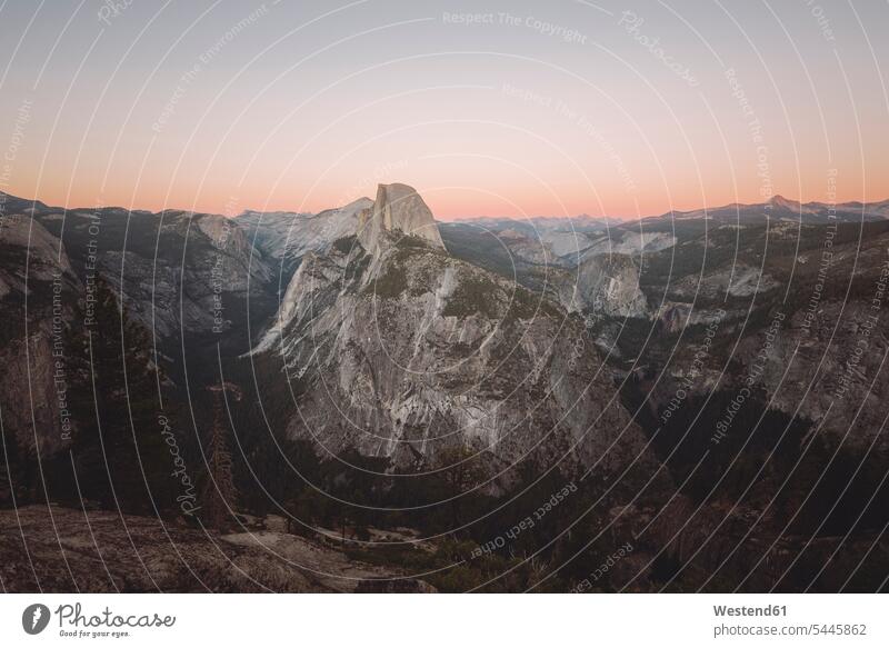 USA, Kalifornien, Yosemite-Nationalpark, Glacier Point Aussicht Ausblick Ansicht Überblick Himmel Textfreiraum California Faszination Ehrfurcht einflößend