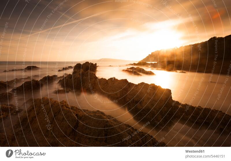 Frankreich, Bretagne, Halbinsel Crozon bei Sonnenuntergang Erhöhte Ansicht Erhöhte Ansichten Finistere Sonnenschein sonnig Horizont Horizonte Textfreiraum