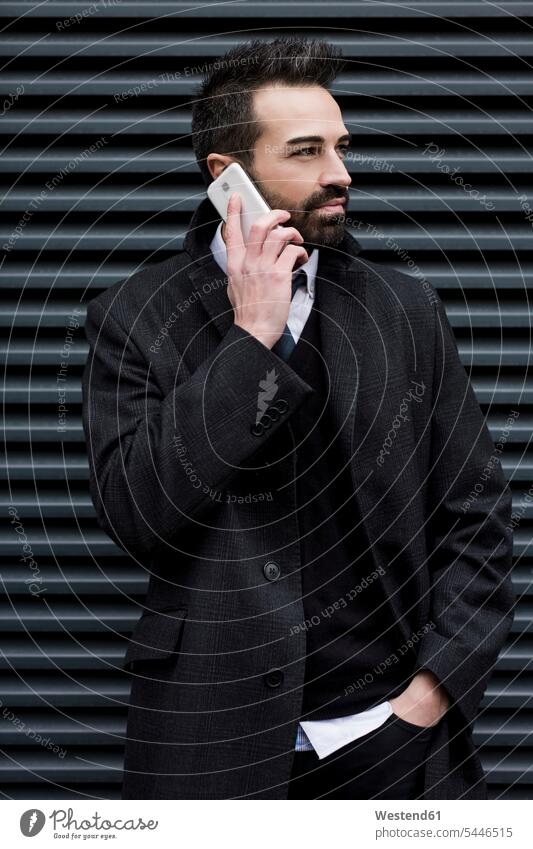 Geschäftsmann am Handy Businessmann Businessmänner Geschäftsmänner Mobiltelefon Handies Handys Mobiltelefone telefonieren anrufen Anruf telephonieren