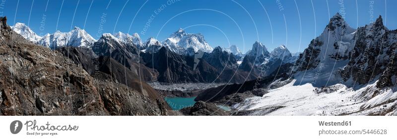 Nepal, Himalaya, Khumbu, Everest-Region, Everest und Nuptse von Gokyo ri Panorama Natur Außenaufnahme draußen im Freien Mount Everest Everset imposant