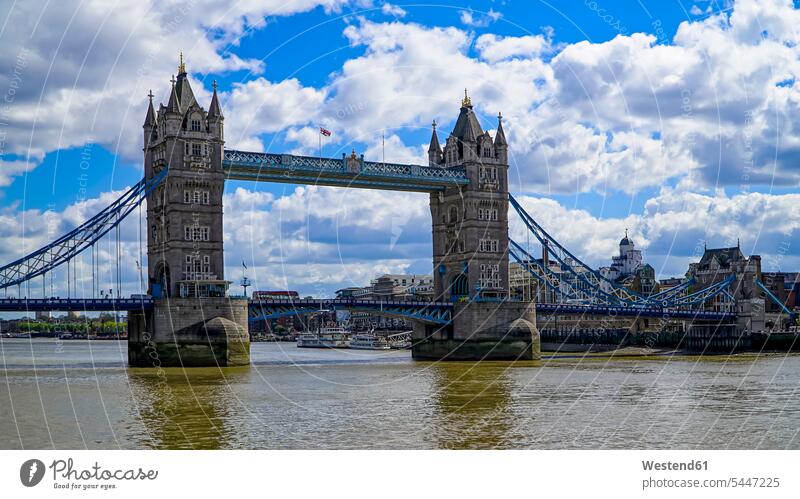 Großbritannien, England, London, Blick auf Tower Bridge und Themse Wolke Wolken Reiseziel Reiseziele Urlaubsziel historisch historisches geschichtlich