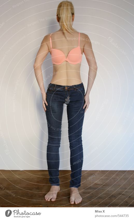 Revers II Mensch feminin Junge Frau Jugendliche Körper Rücken Brust 1 18-30 Jahre Erwachsene Jeanshose Unterwäsche blond drehen außergewöhnlich gruselig Gefühle