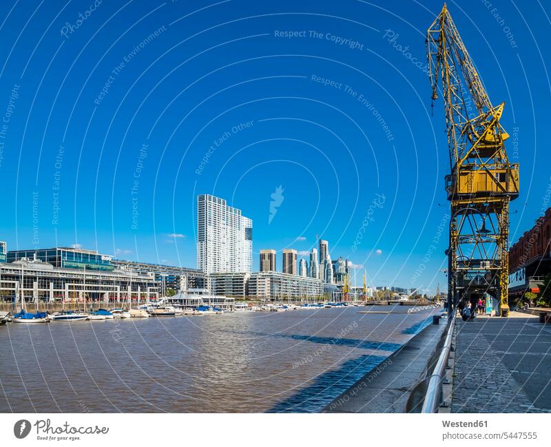 Argentinien, Buenos Aires, Puerto Madero, Dock Sud und alter Hafenkran Außenaufnahme draußen im Freien Architektur Baukunst Haefen Häfen Hafenviertel Wasser
