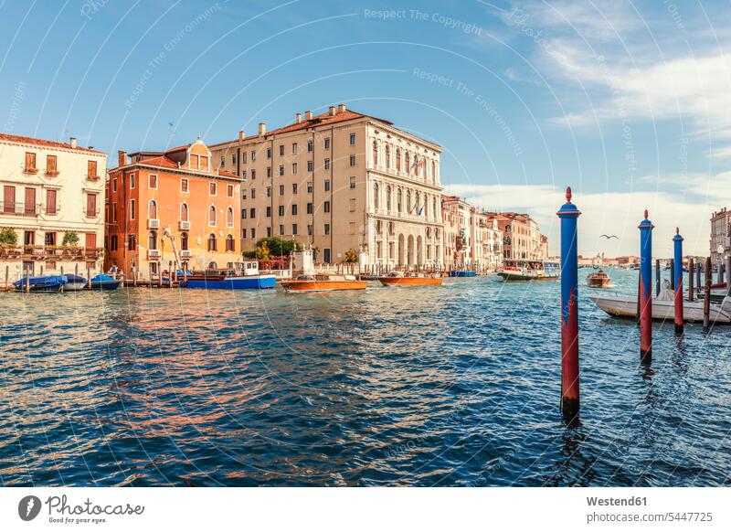 Italien, Venedig, Canale Grande Wolke Wolken Außenaufnahme draußen im Freien Architektur Baukunst Menschen zufällige Personen Sehenswürdigkeit Sehenwürdigkeiten