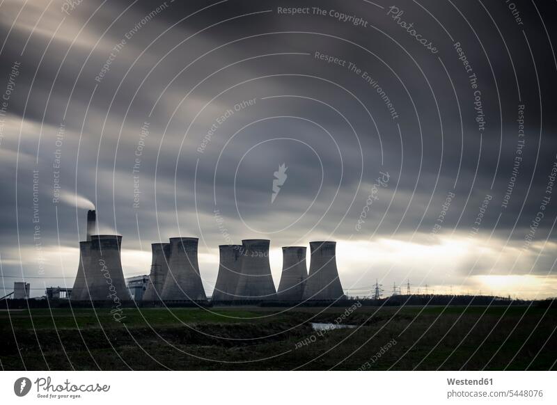 UK, England, North Yorkshire, Kraftwerk Eggborough Wolke Wolken grau graue graues grauer dramatischer Himmel Abenddämmerung stimmungsvoll Stimmung Dämmerung