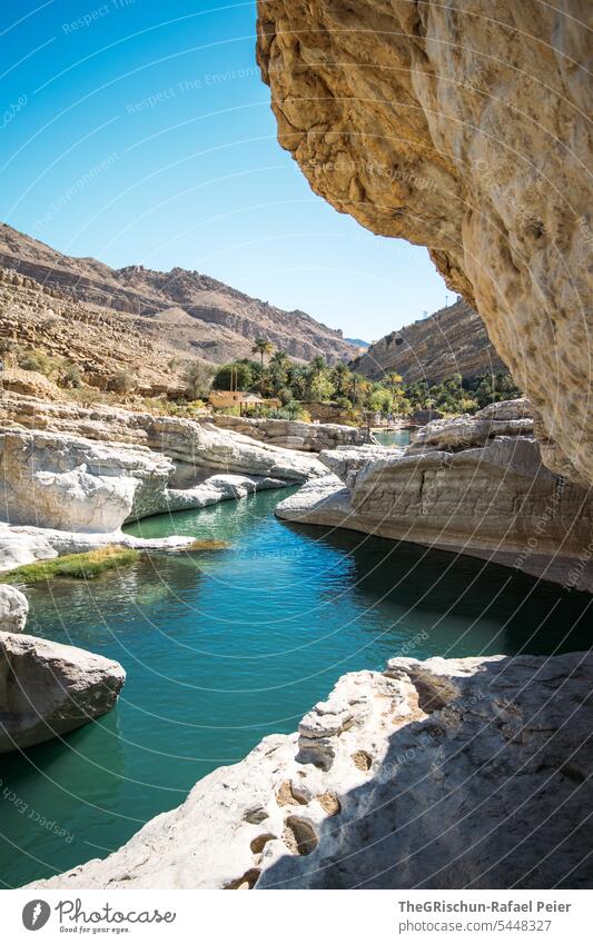 Fluss zwischen Felsformationen Wadi Natur Sand trocken Ferien & Urlaub & Reisen klares Wasser Tourismus Schwimmen & Baden beliebt Oman Klippe Schlucht Himmel