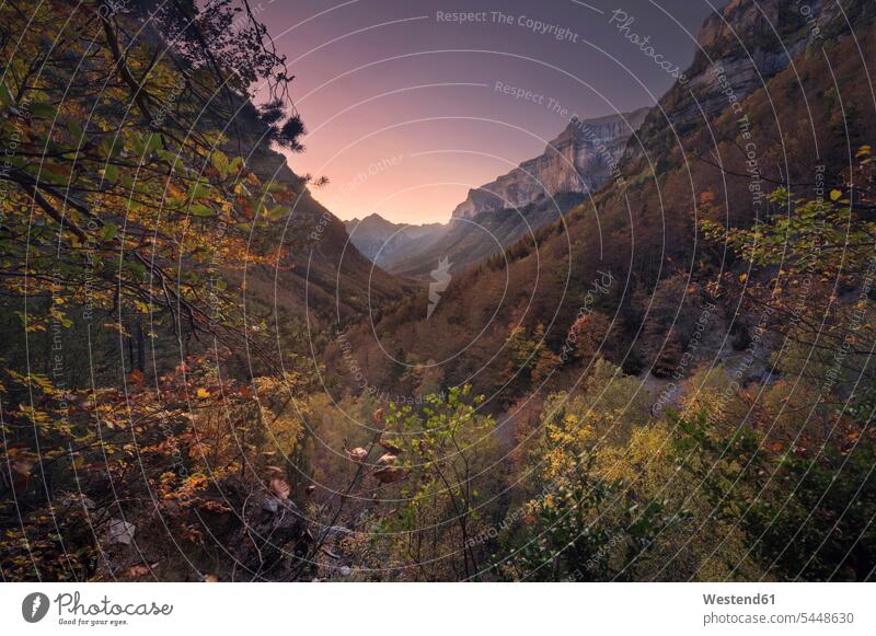 Spanien, Huesca, Ordesa-Nationalpark, Sonnenuntergang in den aragonischen Pyrenäen romantischer Himmel Unesco Weltnaturerbe Unesco-Weltnaturerbe Gebirge