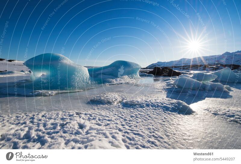 Island, gefrorene Landschaft in einem Gletscher Sonnenstrahl Sonnenstrahlen kalt Kälte Natur Linsenreflexion Blendenflecken Reflexlicht Lens Flare Außenaufnahme