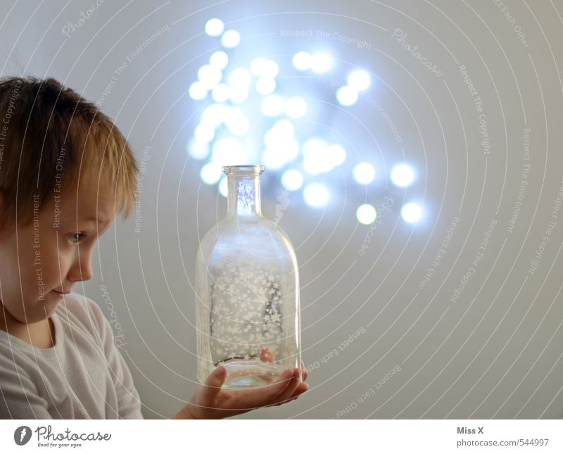 Zaubertrank Getränk Flasche Lampe Energiewirtschaft Mensch maskulin Kind Junge Kindheit 1 1-3 Jahre Kleinkind 3-8 Jahre fliegen glänzend leuchten