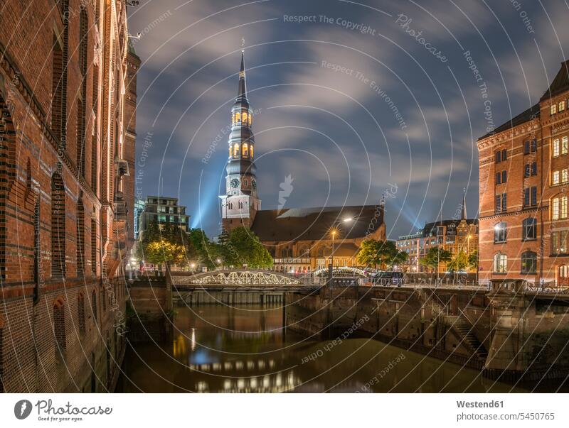 Deutschland, Hamburg, Speicherstadt, Katharinenkirche am Abend Abendlicht abendliches Licht alt alte altes alter Außenaufnahme draußen im Freien Architektur