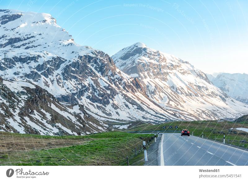 Schweiz, Graubünden, Schweizer Alpen, Parc Ela, Julierpass Reiseziel Reiseziele Urlaubsziel Berg Berge Außenaufnahme draußen im Freien Kurve kurvig Kurven