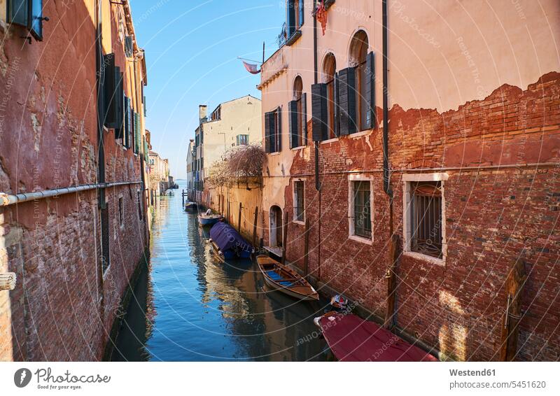 Italien, Venedig, Kanal in Cannaregio Sehenswürdigkeit Sehenwürdigkeiten sehenswert historisch vertäut vor Anker liegend angelegt ankern Boot Boote Kanaele