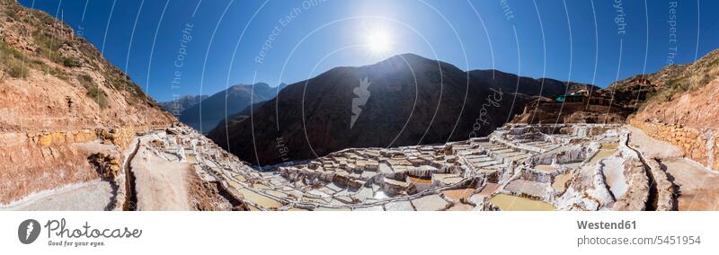 Peru, Anden, Maras, Salzteiche Sonnenstrahl Sonnenstrahlen Außenaufnahme draußen im Freien Terrassenfeld Terrassenfelder Terrassenkultur Berg Berge