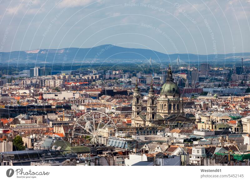 Ungarn, Budapest, Stadtbild mit Stephansbasilika und Riesenrad Aussicht Ausblick Ansicht Überblick Stadtansicht Urban Stadtbilder Stadtansichten