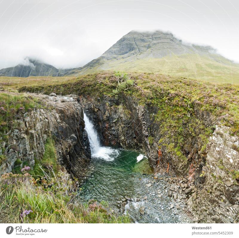 Großbritannien, Schottland, Isle of Skye, Fairy Pools Stimmung stimmungsvoll Berg Berge Wasserfall Wasserfälle Wasserfaelle Außenaufnahme draußen im Freien