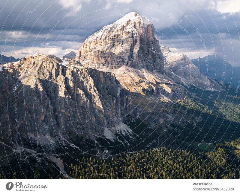 Italien, Südtirol, Dolomiten, Tofane-Massiv Schönheit der Natur Schoenheit der Natur Bergmassiv Gebirgsmassiv Stimmung stimmungsvoll Wolke Wolken Dolomiti