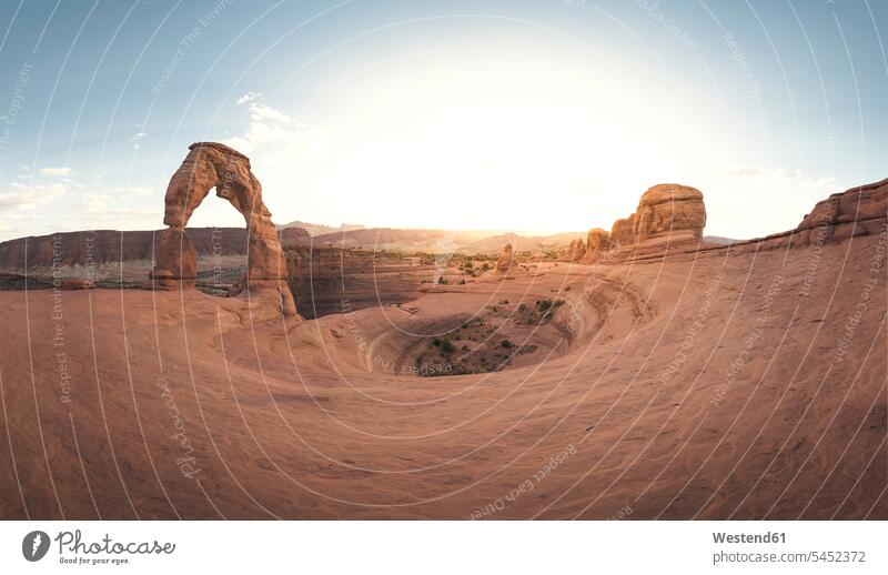 USA, Utah, Arches-Nationalpark, Delicate Arch bei Sonnenuntergang Felsformation Felsengruppe Gesteinsformation Reise Travel Erosion Erosionen Reiseziel