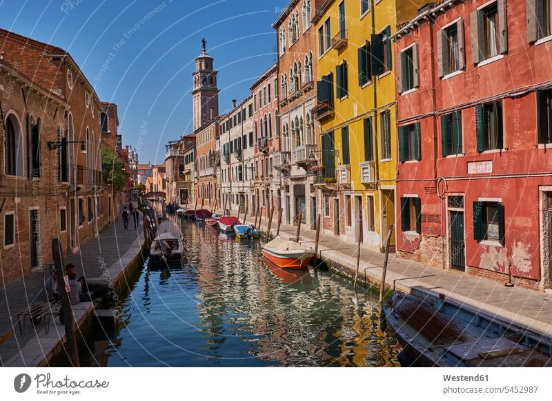 Italien, Venedig, Kanal in Cannaregio Sehenswürdigkeit Sehenwürdigkeiten sehenswert historisch Menschen zufällige Personen Textfreiraum Kanaele Kanäle Tag