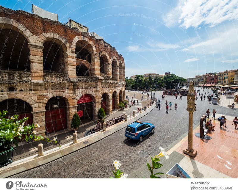 Italien, Verona, Arena di Verona, Piazza Bra Verkehr Reiseziel Reiseziele Urlaubsziel historisch Niemand Sehenswürdigkeit Sehenwürdigkeiten sehenswert Straße