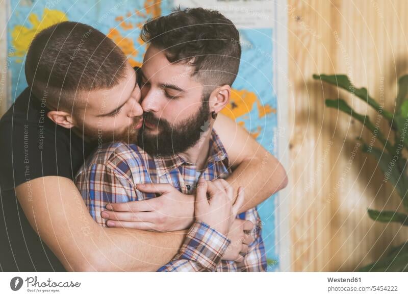 Junges verliebtes schwules Paar Homosexueller Mann Homosexuelle Maenner Schwuler Homosexuelle Männer Homosexualität homosexuell gleichgeschlechtlich Liebe
