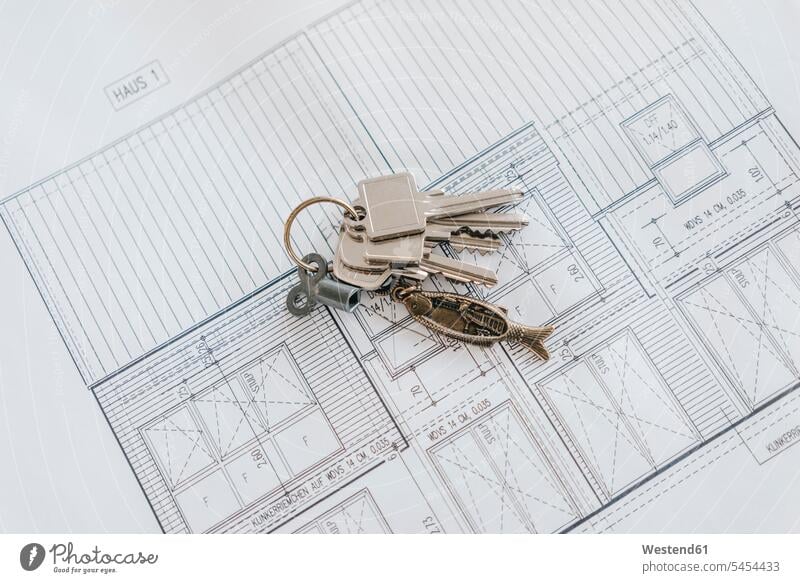 Schlüsselbund auf einem Bauplan Architekturplan Bauzeichnung Wohnung wohnen Wohnungen Eigentum Grundriss Grundrisse Umzug umziehen bauen Konstruktionsplan
