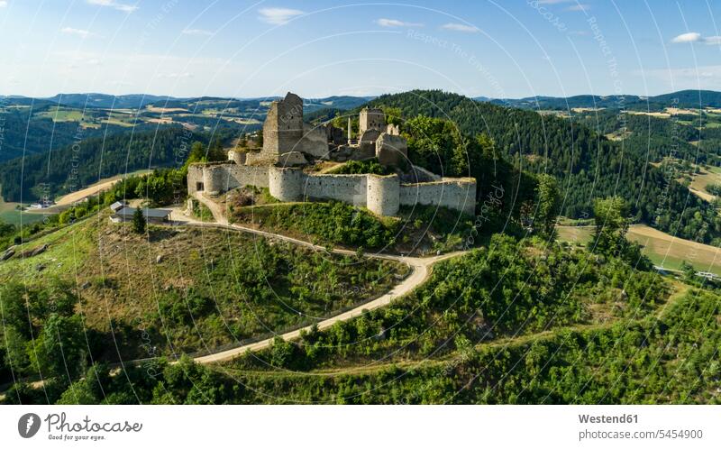 Österreich, Mühlviertel, Blick auf die Burgruine Ruttenstein Aussicht Ausblick Ansicht Überblick Weite Textfreiraum weit Himmel Reise Travel Landschaft
