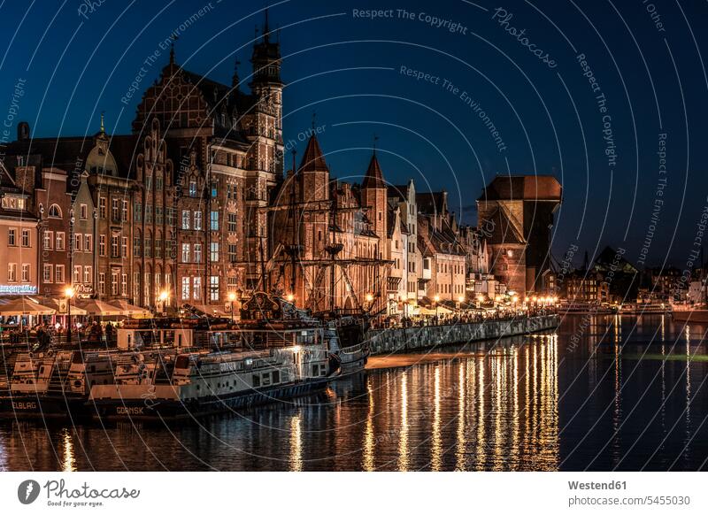 Polen, Danzig, Altstadt, Motlawa-Fluss mit dem Kranich und Marientor bei Nacht beleuchtet Beleuchtung historisch historisches geschichtlich Krantor Gdansk