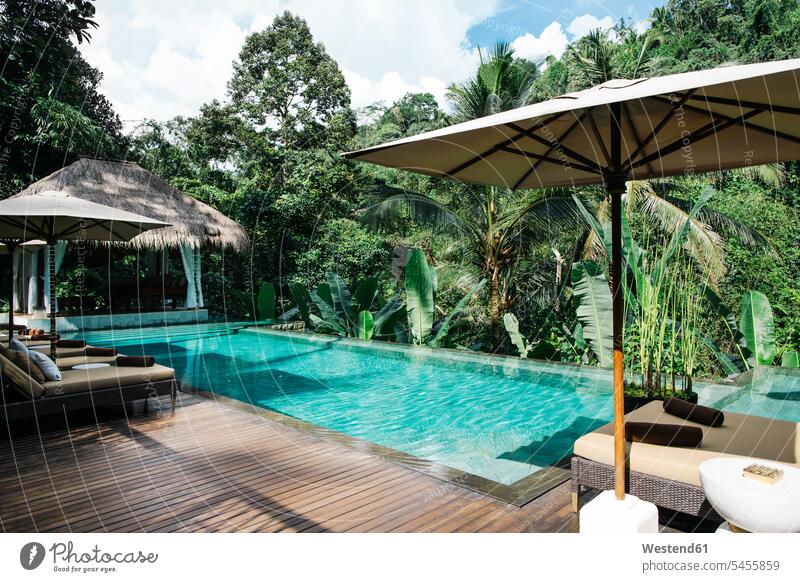 Indonesien, Bali, tropisches Schwimmbad Erholung erholen reisen Travel verreisen Weg Reise Abwesenheit menschenleer abwesend leere Terrasse Terrassen
