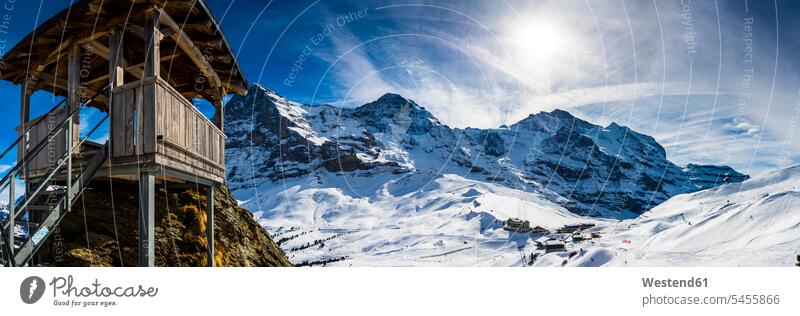 Schweiz, Kanton Bern, Grindelwald, Kleine Scheidegg, Gipfelstation und Eigernordwand Winter winterlich Winterzeit Weite Textfreiraum weit Felswand Bergstation