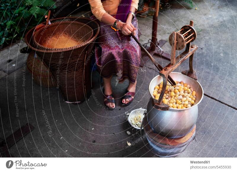 Thailand, Bangkok, traditioneller Seidenhersteller Städtische Straße Strassen Straßen Handarbeit handgemacht Traditionelle Kultur Brauchtum Produktion