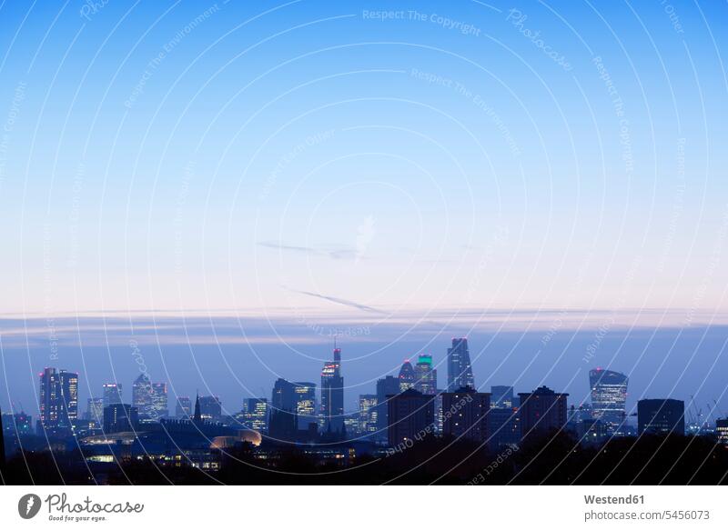 Grossbritannien, London, Skyline zur blauen Stunde Abend abends Skylines Städtisches Motiv staedtisch Staedtisches Motiv Städtische Motive städtisch