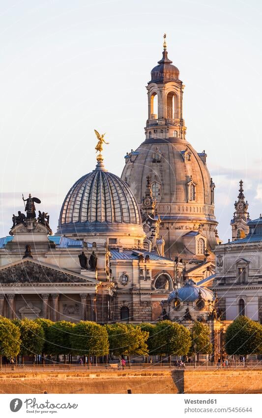 Deutschland, Dresden, Akademie der Bildenden Künste Sehenswürdigkeit Sehenwürdigkeiten sehenswert Abend abends Sonnenuntergang Sonnenuntergänge Glaskuppel