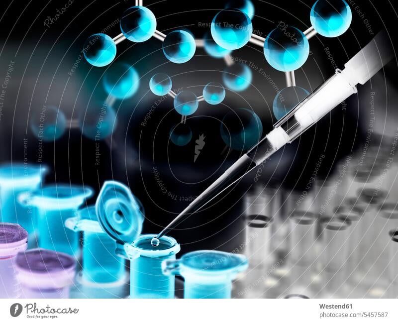 Eine chemische Probe wird in ein Eppendorf-Röhrchen mit einer chemischen Verbindung im Hintergrund pipettiert Gefäß Gefaess Gefässe Gefaesse Gefäße Test testen