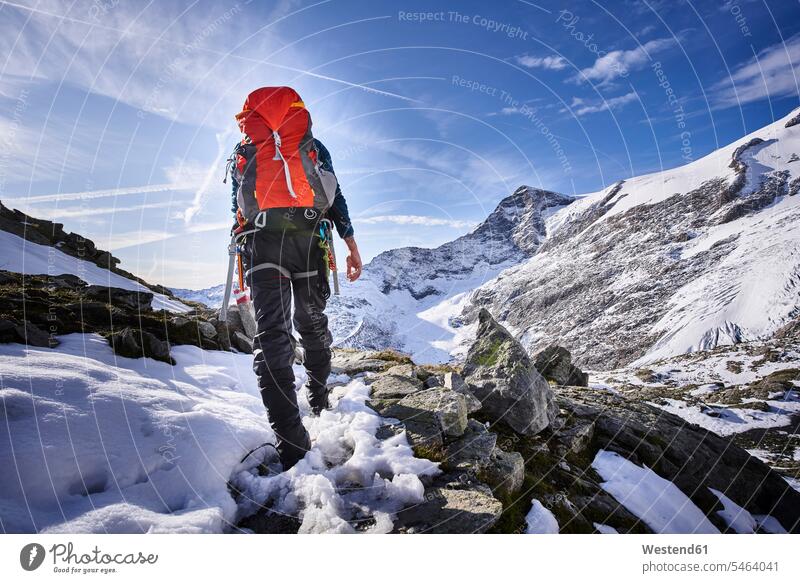 Rückansicht einer Bergsteigerin, Gletscher Grossvendediger, Tirol, Österreich Leute Menschen People Person Personen Europäisch Kaukasier kaukasisch 1 Ein
