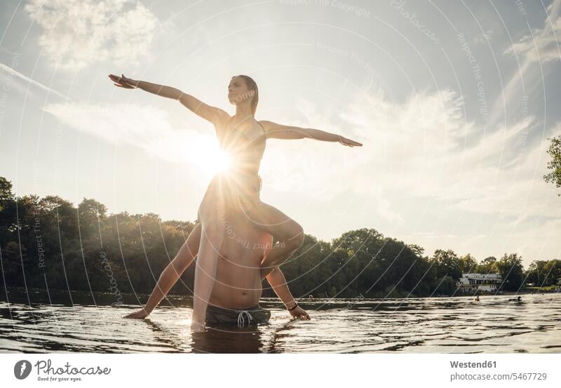 Duisburg, NRW, Deutschland, Freizeit, Urlaub, w23, m27 Badebekleidung Bikinis entspannen relaxen sommerlich Sommerzeit Glück glücklich sein glücklichsein