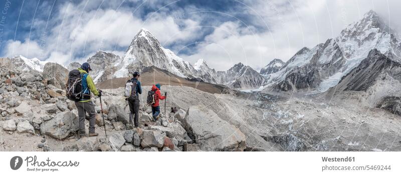Nepal, Solo Khumbu, Everest, Bergsteiger am Gorak Shep Europäer Kaukasier Europäisch kaukasisch erkunden Erforschung Erkundung erforschen reisen Travel