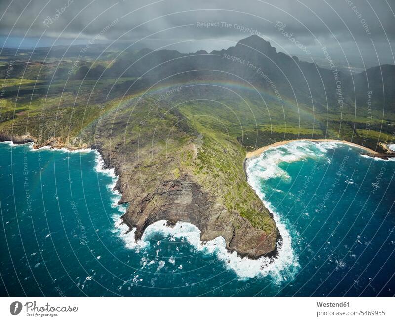 USA, Hawaii, Kauai, Regenbogen über der Küste von Na Pali, Luftaufnahme Aussicht Ausblick Ansicht Überblick Ufer Reise Travel Regenbögen Regenboegen