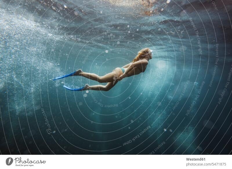 Frau unter Wasser, Gili Meno, Gili-Inseln, Bali, Indonesien Bikinis Taucherbrillen Luftblasen Muße auf Achse in Bewegung Abenteuer abenteuerlich bewegen