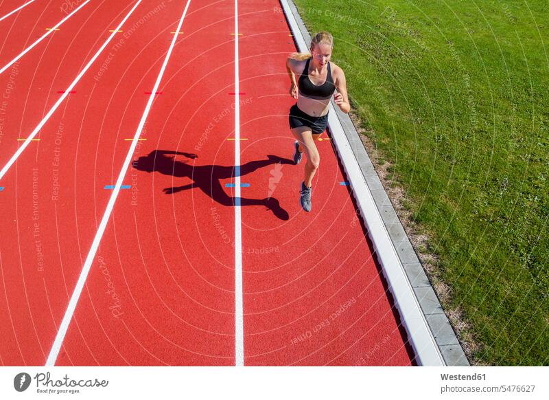Leichtathletik, Sprinterin trainieren Läuferin Laeuferinnen Läuferinnen Sportlerin Sportlerinnen Kurzstreckenlaeuferinnen Kurzstreckenläuferin Sprinterinnen