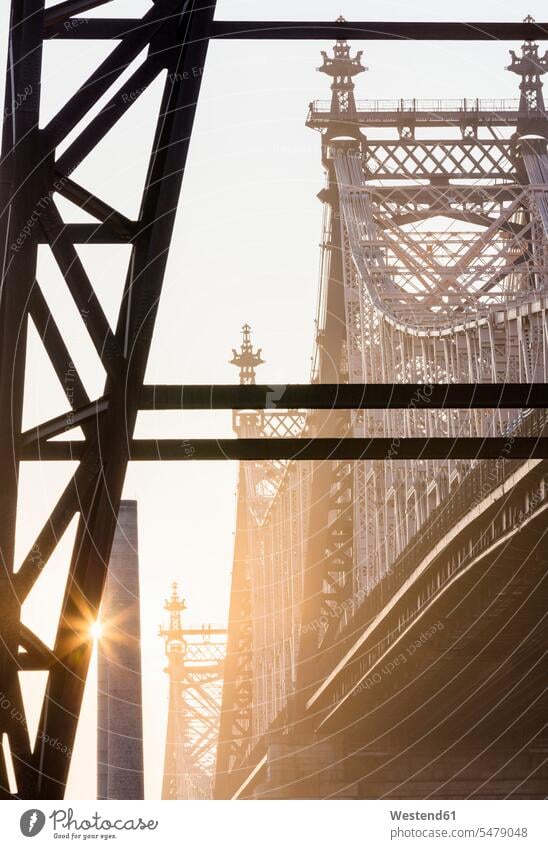 USA, New York, New York City, Ed Koch Queensboro Bridge bei Sonnenuntergang Queensboro-Brücke Brücken Verkehrswesen Transportwesen Hängebrücke Hängebrücken