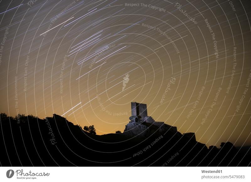 Spanien, Guadalajara, Burg von Zafra bei Nacht, Sternenhimmel Niemand beleuchtet Beleuchtung verwunschen geheimnisvoll mystisch historisch historisches