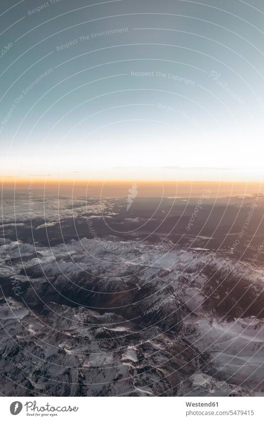 Finnland, Flugzeugansicht der schneebedeckten Berge bei Sonnenaufgang Außenaufnahme außen draußen im Freien Luftaufnahme Luftaufnahmen Luftbild Luftbilder