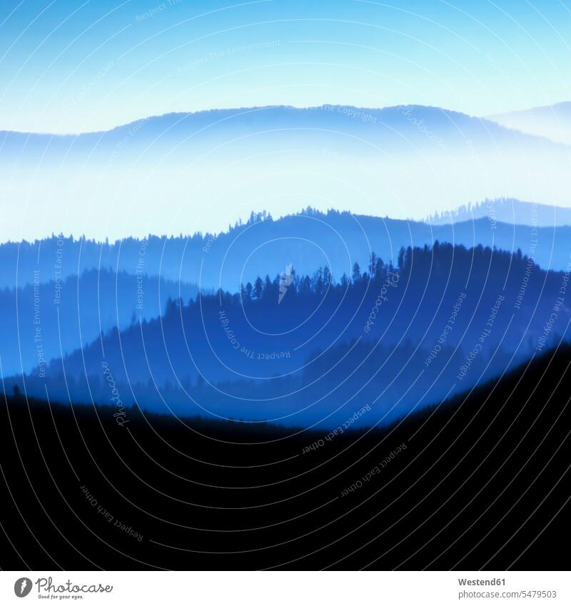USA, Oregon, Blick auf blaue Berge Niemand Himmel Landschaft Landschaften Landschaftsaufnahme Landschaftphoto Landschaftsfotografie Gebirge Gebirgslandschaft