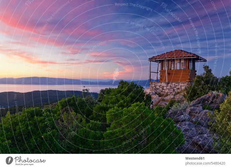 Kroatien, Dalmatien, Dubrovnik-Neretva, Insel Mljet, Nationalpark Mljet, Aussichtspunkt Montokuc Hütte Hütten Ausblick Ansicht Überblick Natur Sonnenuntergang