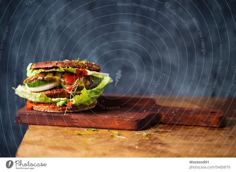 Gemüse-Burger Niemand Gesunde Ernährung Ernaehrung Gesunde Ernaehrung Gesundheit gesund belegt belegte belegtes Scheibe Stück Scheiben Salatblatt Salatblaetter