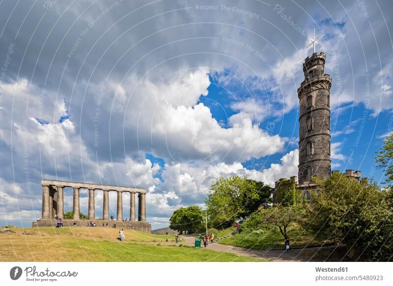 Großbritannien, Schottland, Edinburgh, Calton Hill, National Monument of Scotland und Nelson Monument City of Edinburgh Aussicht Ausblick Ansicht Überblick