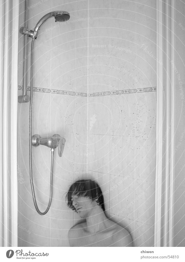 the world leave me alone nass Einsamkeit schwarz weiß Blut töten Leiche träumen Dusche (Installation) shower Wasser Tod Duschkopf Wassertropfen Ende