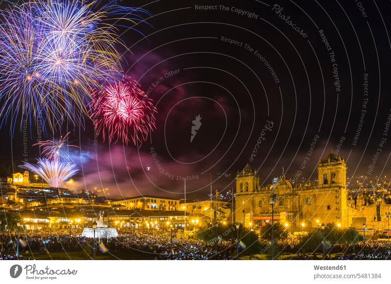 Peru, Cusco, Plaza de Armas, Feuerwerk bei Inti Raymi Architektur Baukunst Städtisches Motiv staedtisch Staedtisches Motiv Städtische Motive städtisch