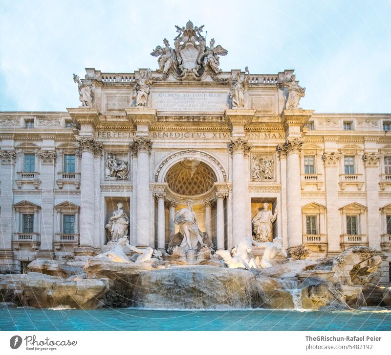 Trevi-Brunnen im Abendlicht Rom Himmel Italien historisch Architektur Außenaufnahme Sehenswürdigkeit Europa Wahrzeichen alt Tourismus Ferien & Urlaub & Reisen